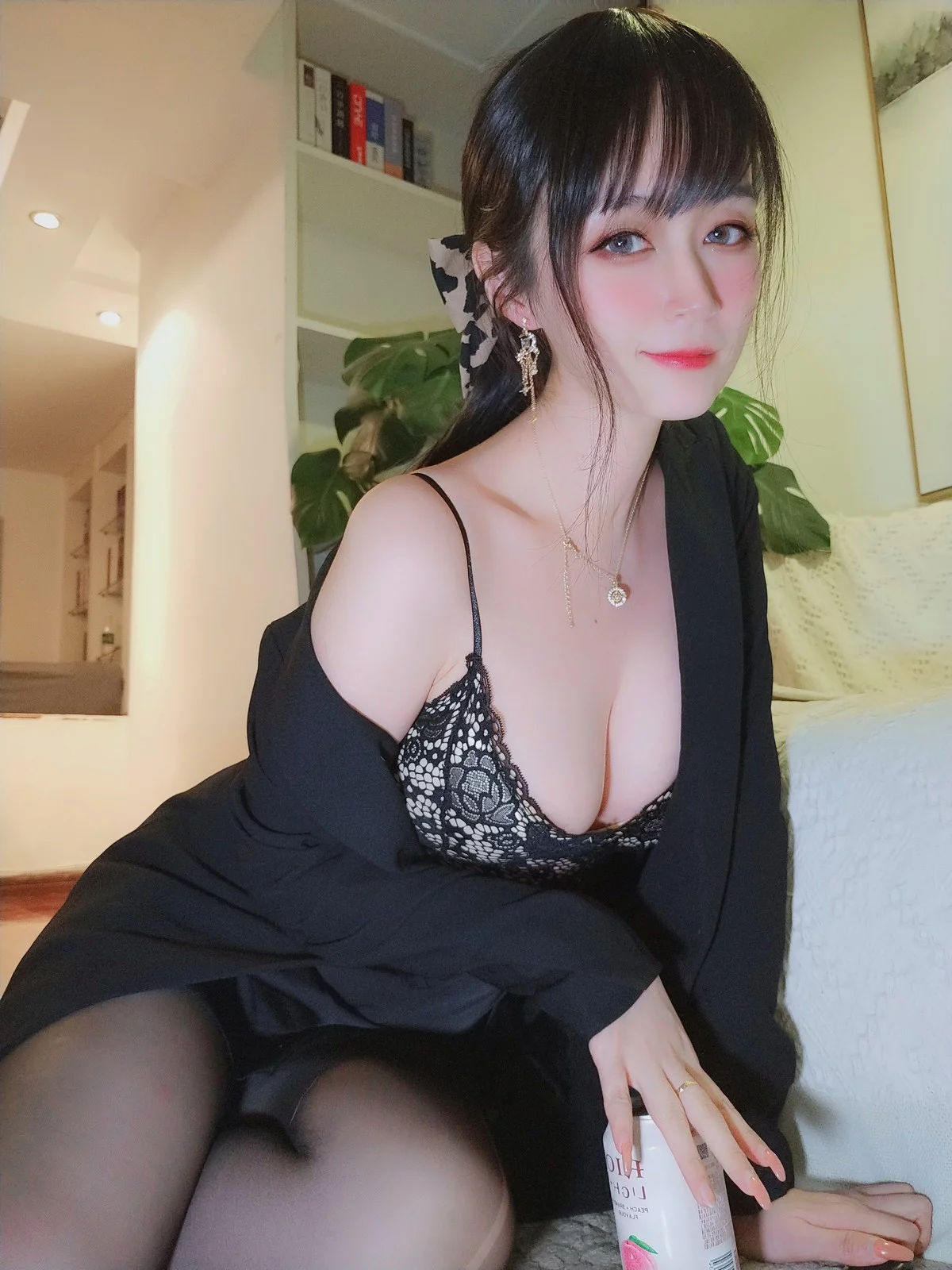 Xgyw.Org_Coser小姐姐白银酒后女秘书主题黑色制服露性感黑色蕾丝内衣秀丰满身材诱惑写真70P
