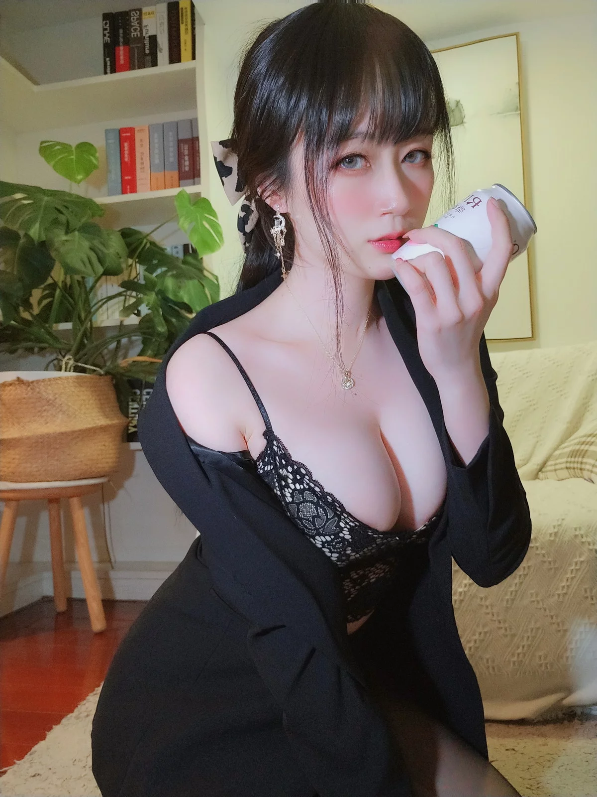 Xgyw.Org_Coser小姐姐白银酒后女秘书主题黑色制服露性感黑色蕾丝内衣秀丰满身材诱惑写真70P