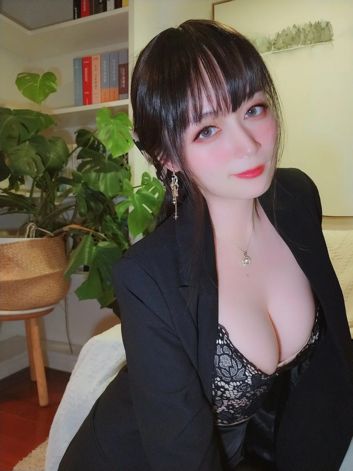 Xgyw.Org_Coser小姐姐白银酒后女秘书主题黑色制服露性感黑色蕾丝内衣秀丰满身材诱惑写真70P