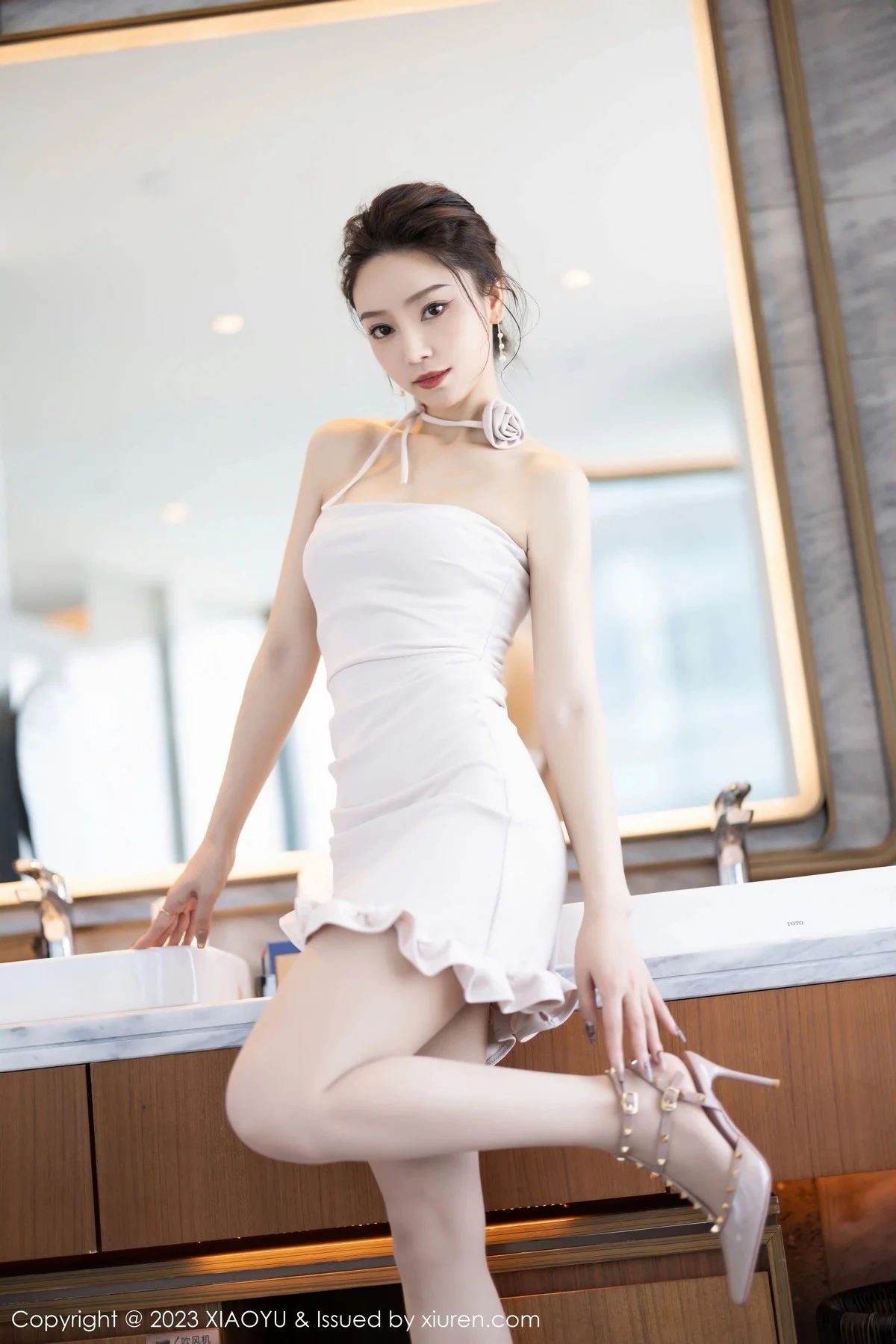 Xgyw.Org_[XiaoYu画语界]Vol.1132_模特苏曼兮性感白色露肩裙配超薄无内肉丝秀丰腴美臀诱惑写真81P