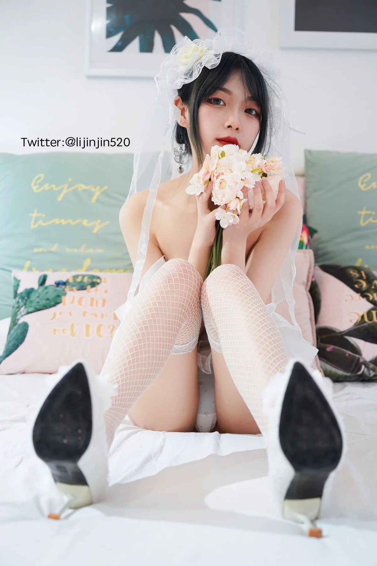 Xgyw.Org_Coser美女梨瑾瑾花嫁主题私房性感薄纱女仆装+薄透婚纱秀惹火身材诱惑写真33P