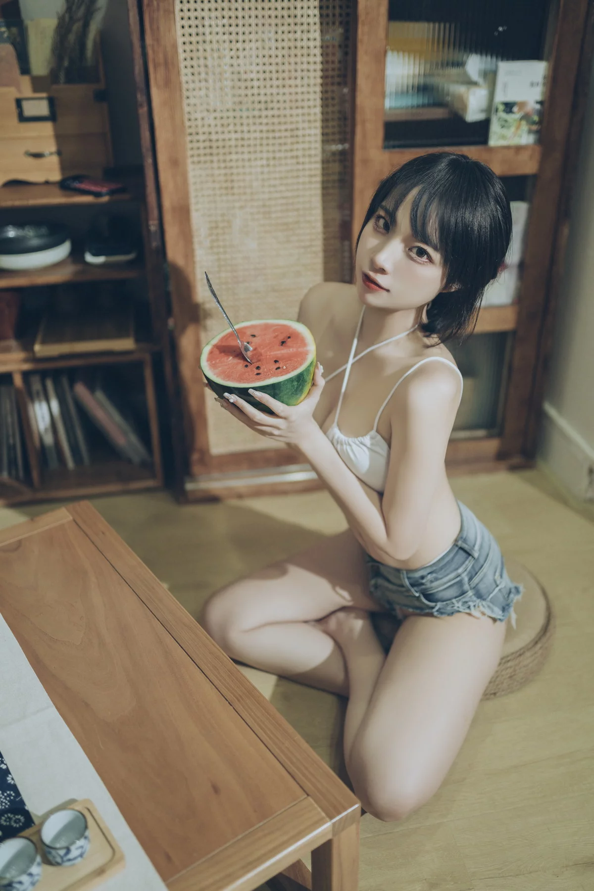 Xgyw.Org_人气Coser二佐Nisa夏日甜蜜主题性感白色内衣配超短牛仔裤秀完美身材诱惑写真50P