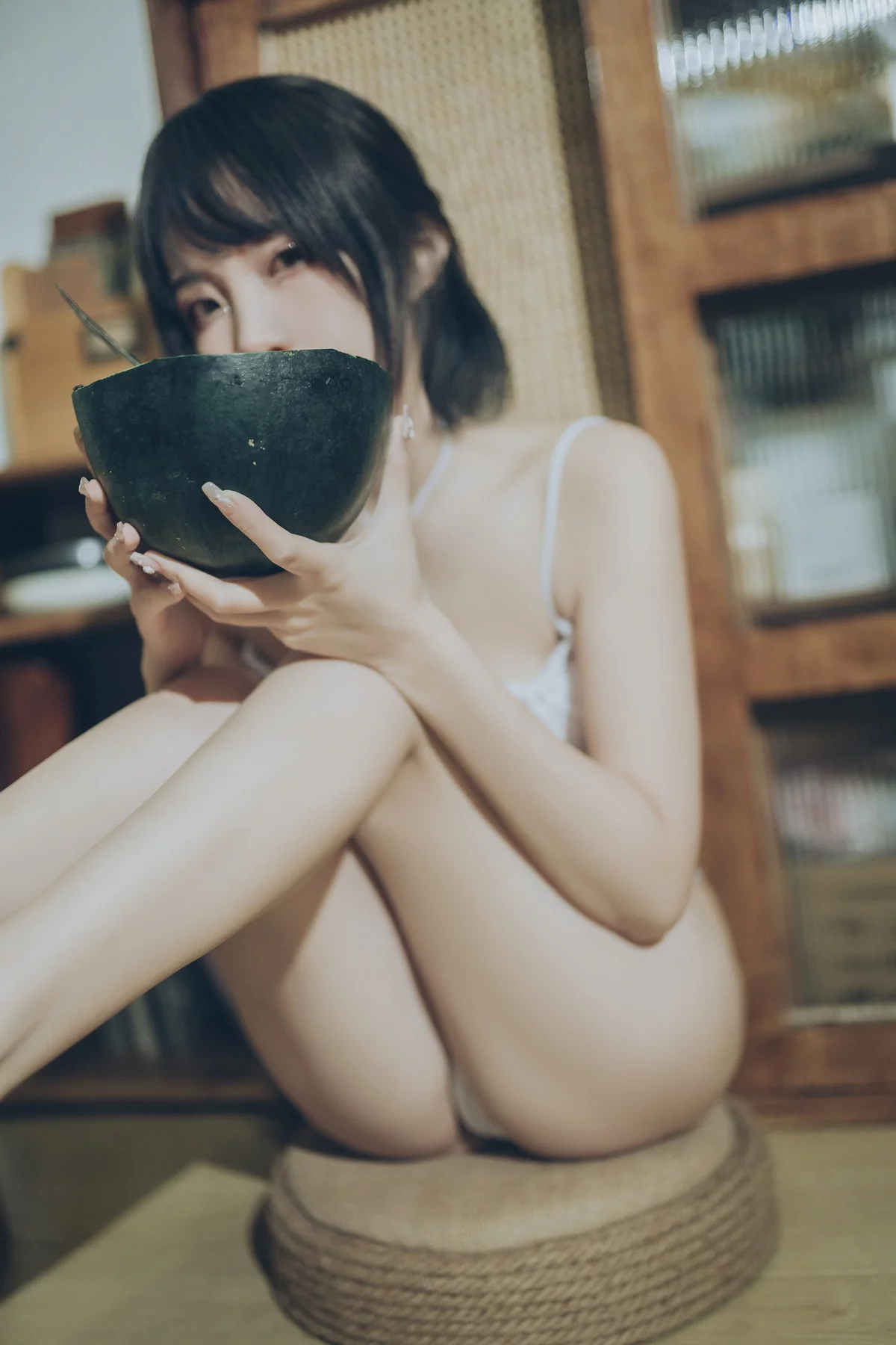 Xgyw.Org_人气Coser二佐Nisa夏日甜蜜主题性感白色内衣配超短牛仔裤秀完美身材诱惑写真50P