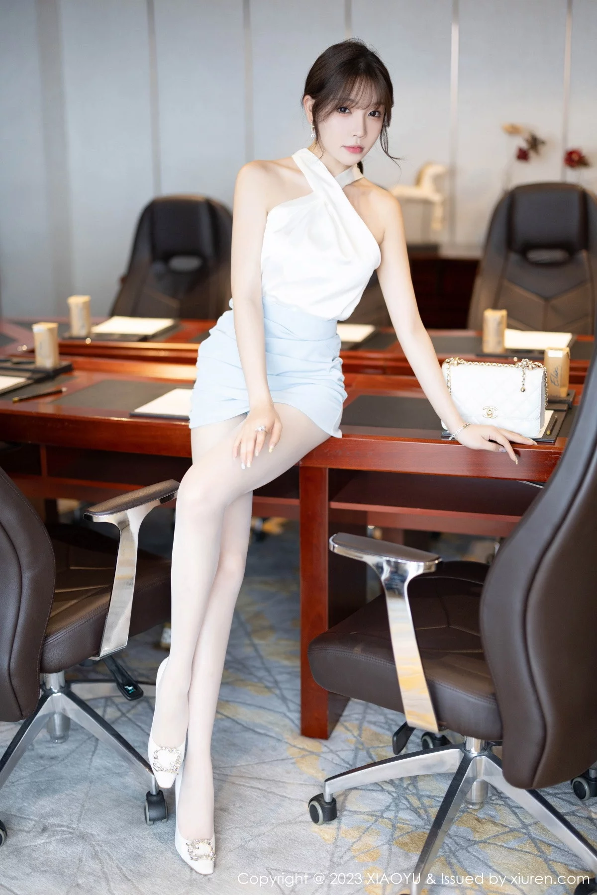 Xgyw.Org_[XiaoYu画语界]Vol.1155_女神徐莉芝Booty白色上衣配短裙露开档白丝秀曼妙身姿诱惑写真81P