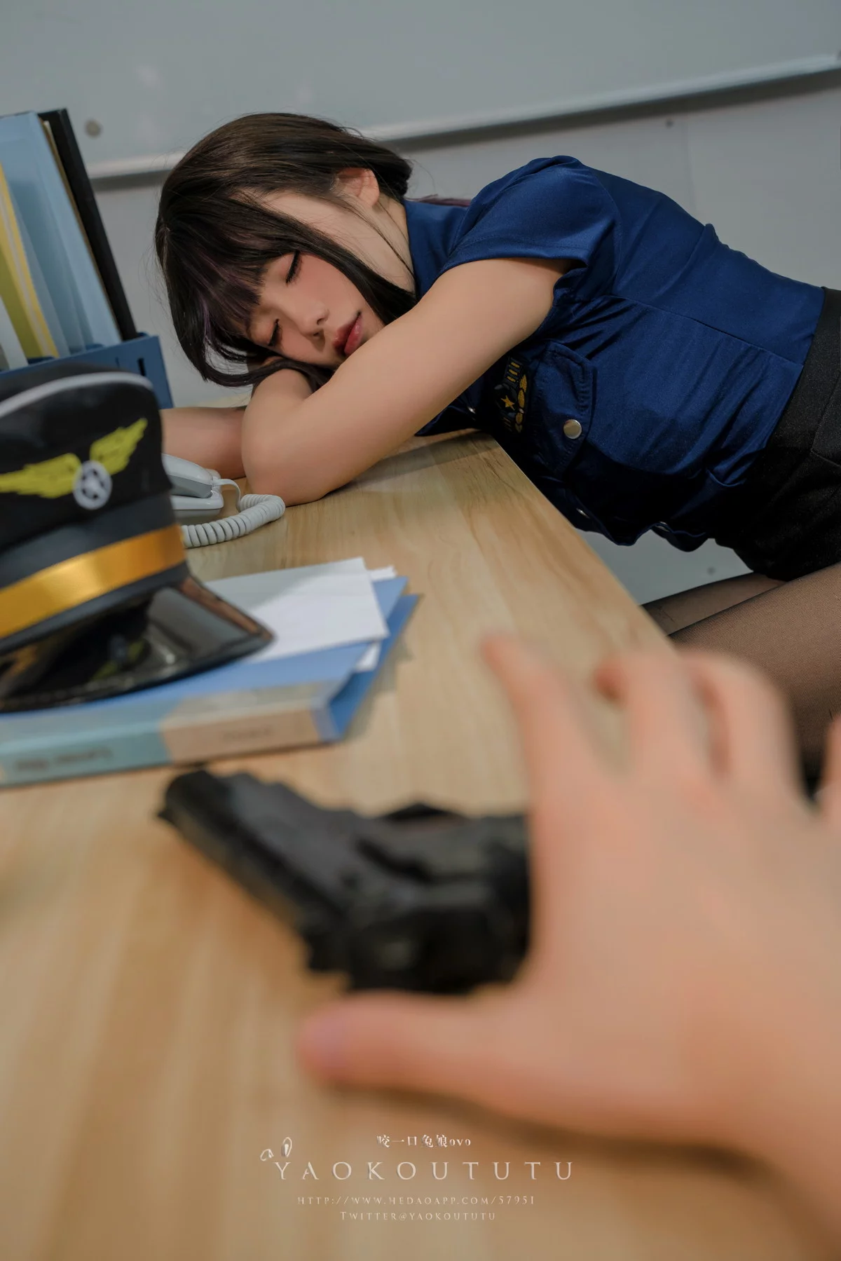 Xgyw.Org_颜值博主咬一口兔娘乌龙女警主题性感制服露黑色内衣配超薄黑丝秀惹火身材诱惑写真72P