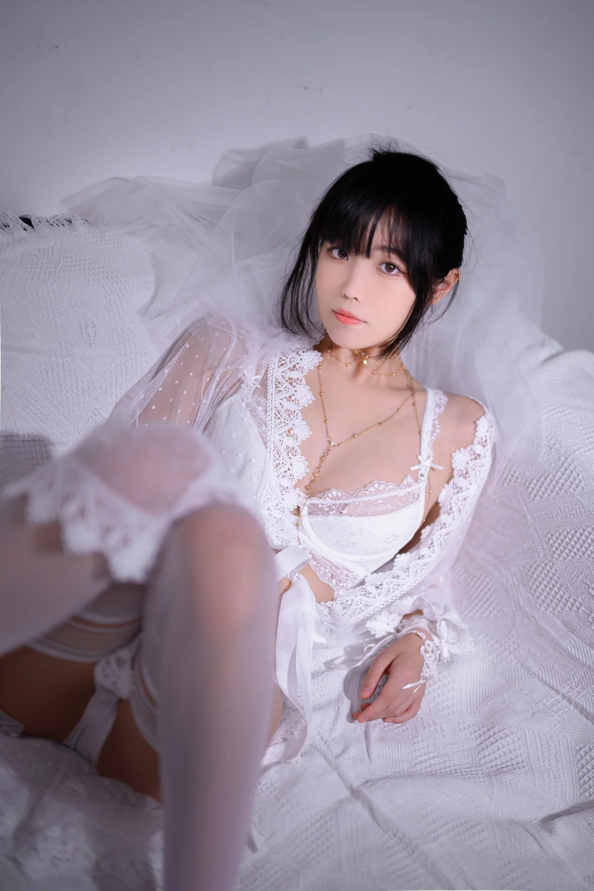 Xgyw.Org_网络美女汪知子婚纱主题性感白色薄透婚纱露白色蕾丝内衣秀完美身材诱惑写真35P