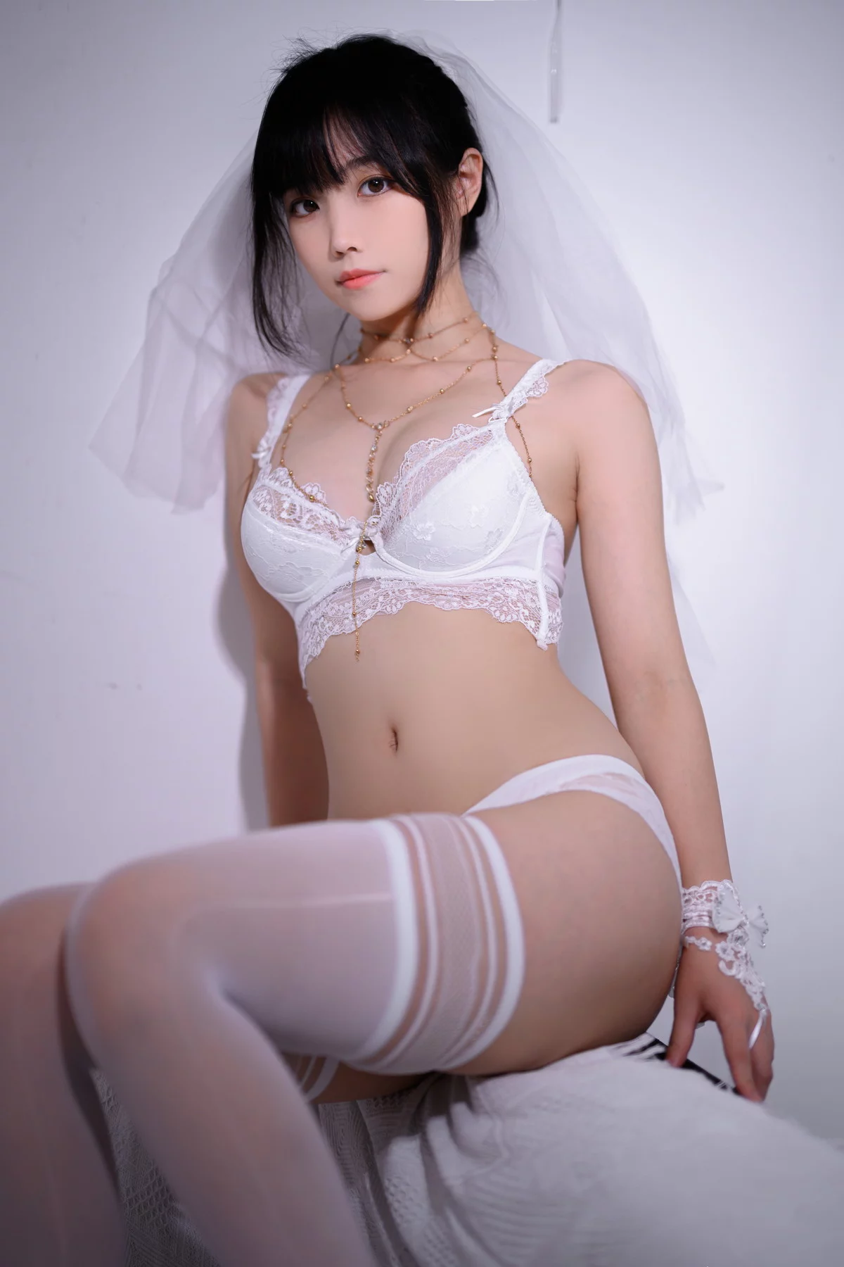 Xgyw.Org_网络美女汪知子婚纱主题性感白色薄透婚纱露白色蕾丝内衣秀完美身材诱惑写真35P