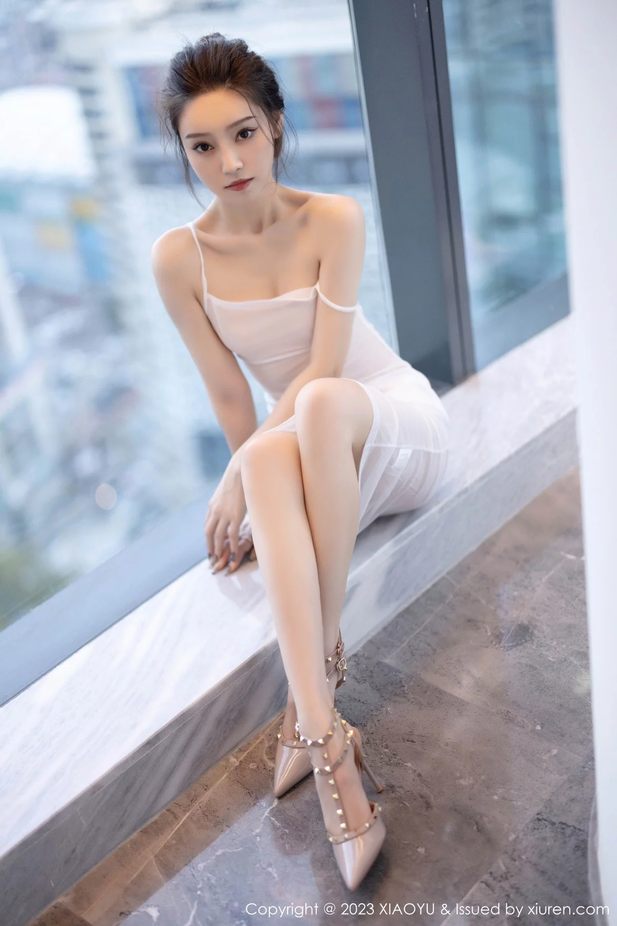 Xgyw.Org_[XiaoYu画语界]Vol.1152_模特苏曼兮性感米色服饰配白色丝袜+白色薄纱长裙迷人诱惑写真83P