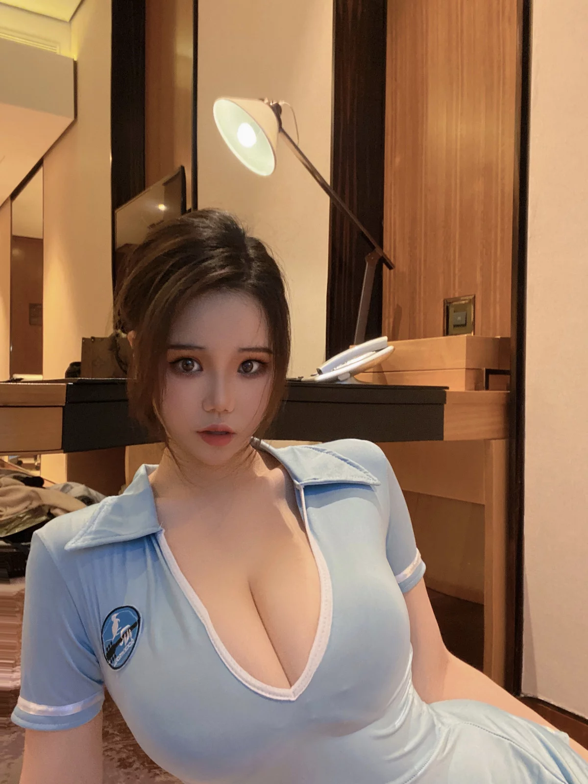 Xgyw.Org_萝莉小美女安妮蓝色低胸主题性感蓝色低胸上衣配开档闪亮肉丝秀豪乳翘臀诱惑写真24P