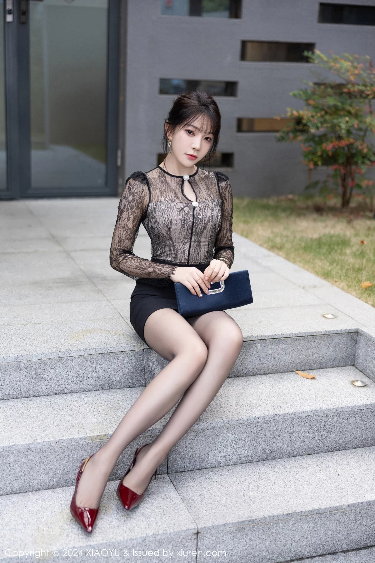 Xgyw.Org_[XiaoYu画语界]Vol.1181_女神徐莉芝Booty黑色轻透连衣裙露蓝色内衣秀曼妙身姿诱惑写真84P