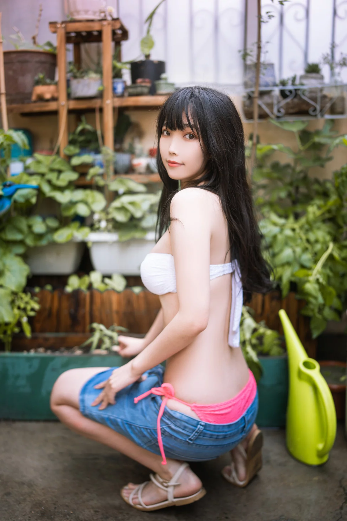 Xgyw.Org_网络美女汪知子夏日小院主题性感白色短T配牛仔短裤露白色内衣秀完美身材诱惑写真33P