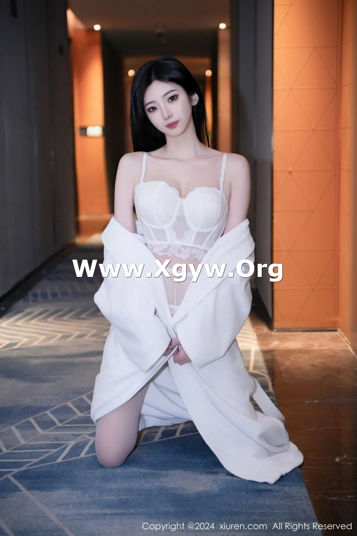 Xgyw.Org_XiuRen第7960期_模特安琪Yee白色睡袍露性感白色蕾丝情趣内衣秀丰腴身材诱惑写真64P