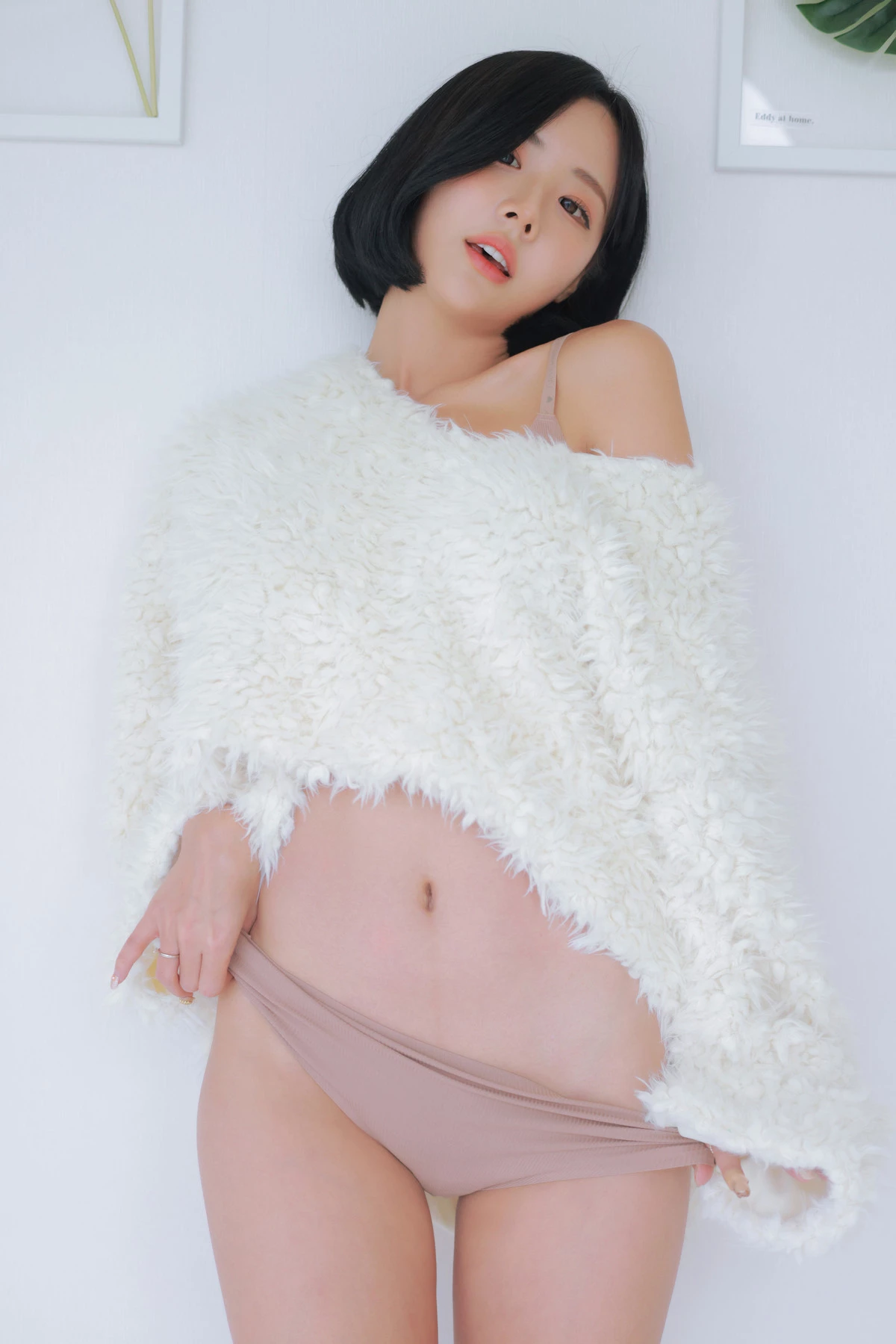 Xgyw.Org_韩国美女模特Habin内衣和视频04主题性感白色绒毛披风秀完美身材迷人诱惑写真76P