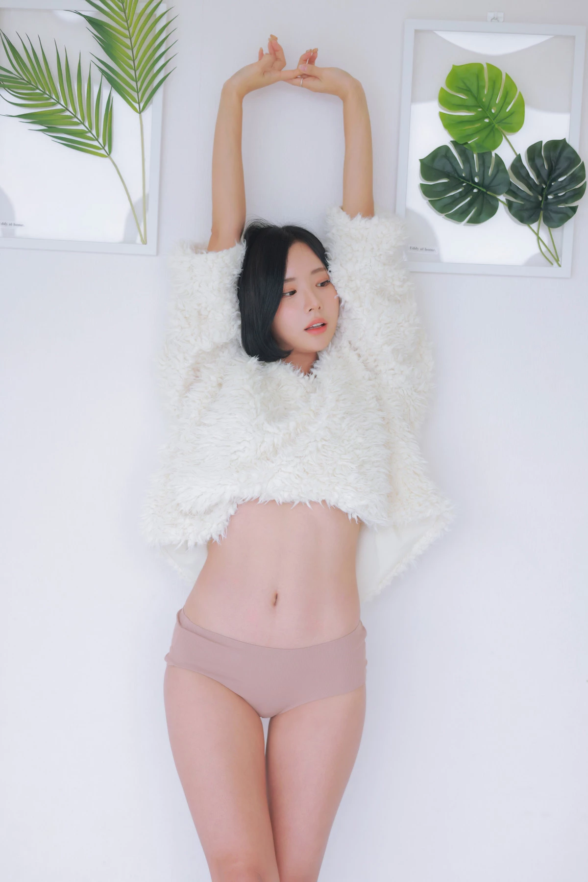 Xgyw.Org_韩国美女模特Habin内衣和视频04主题性感白色绒毛披风秀完美身材迷人诱惑写真76P
