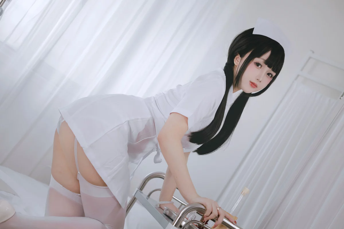 Xgyw.Org_Cosplay美女日奈娇诊所护士主题白色护士服露性感蕾丝内衣秀惹火身材诱惑写真139P