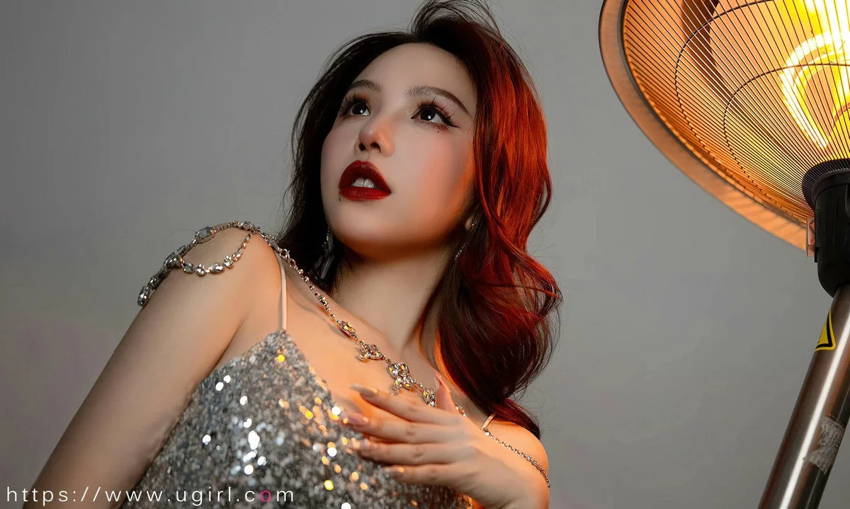 Xgyw.Org_[Ugirls爱尤物]No.2766_模特妮小妖性感闪亮银色吊带长裙低胸秀完美身材迷人诱惑写真35P