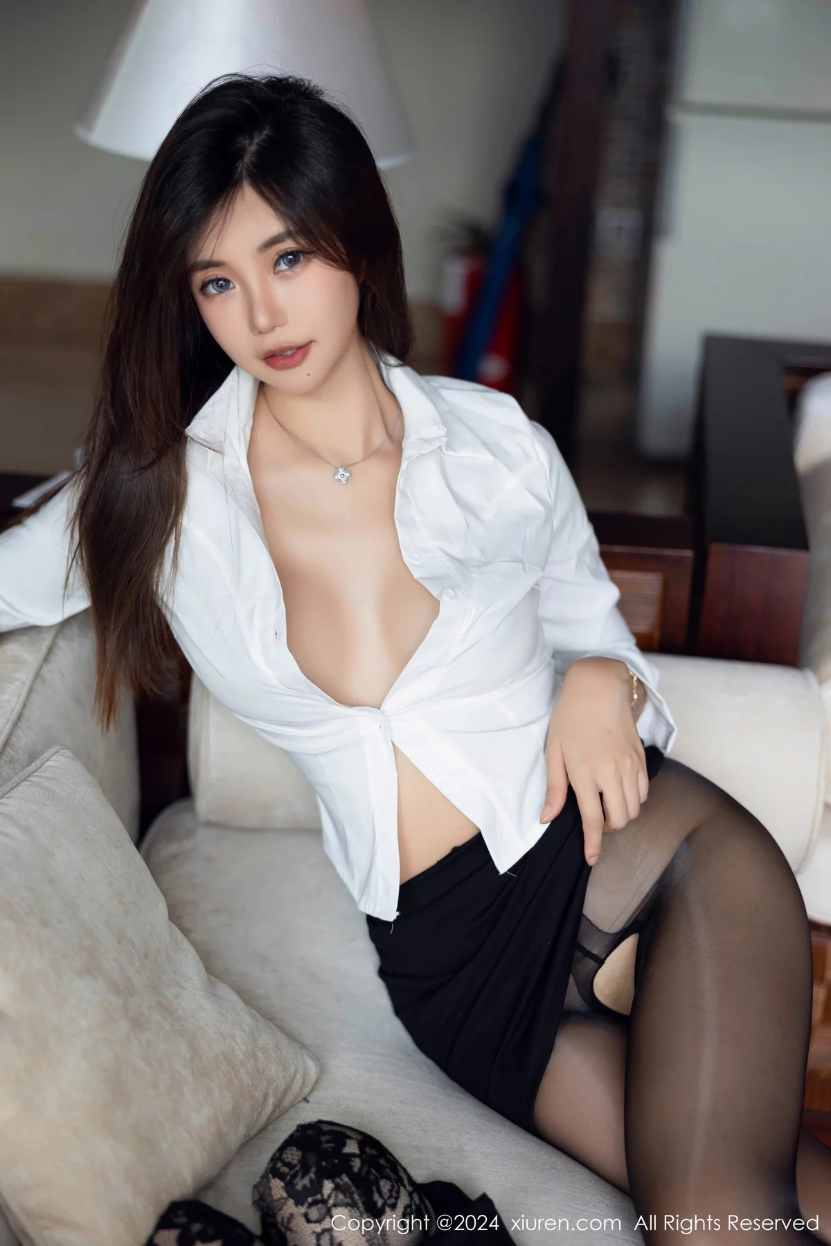 Xgyw.Org_XiuRen第8053期_女神绮里嘉ula性感白T配黑短裙露蕾丝内衣秀曼妙身姿诱惑写真101P