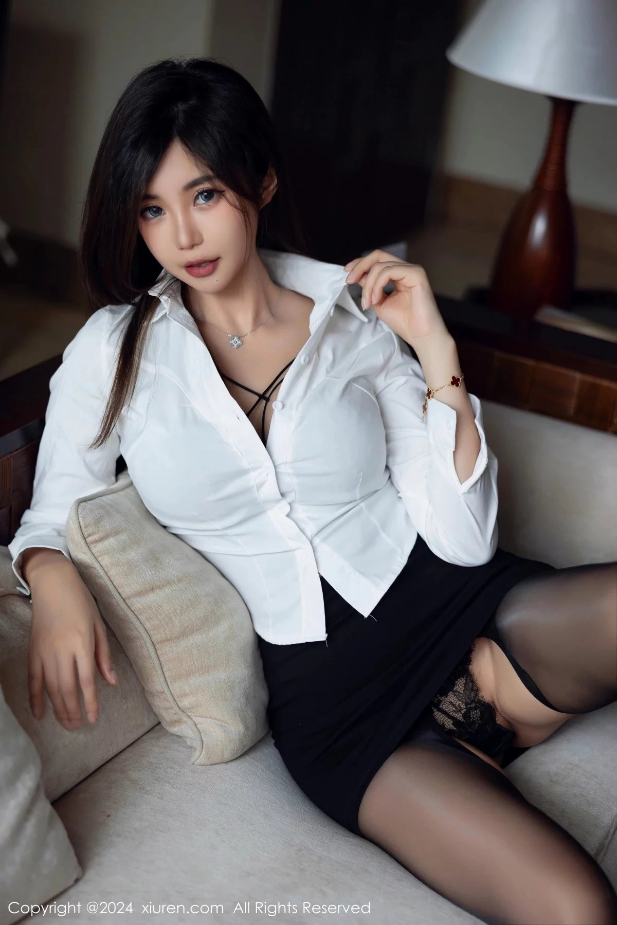 Xgyw.Org_XiuRen第8053期_女神绮里嘉ula性感白T配黑短裙露蕾丝内衣秀曼妙身姿诱惑写真101P