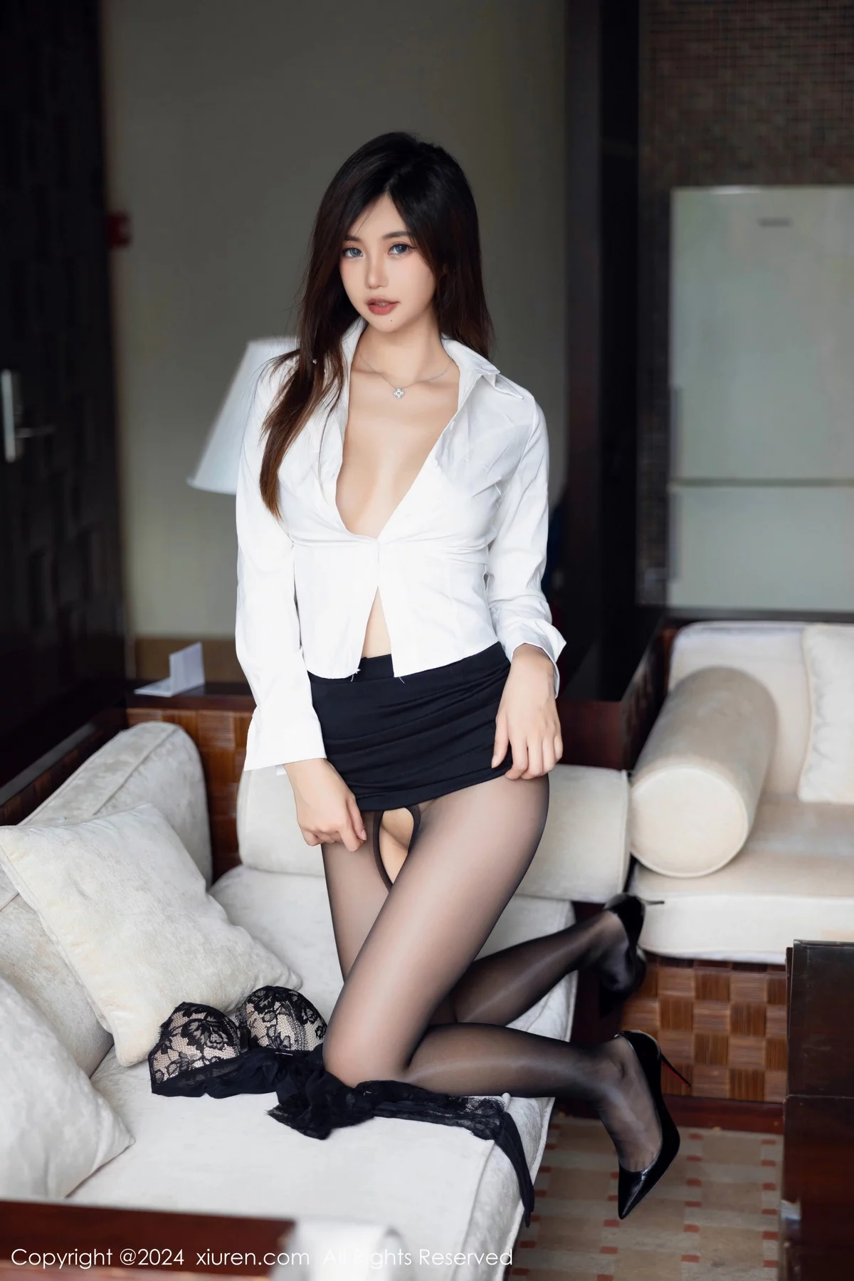 Xgyw.Org_XiuRen第8053期_女神绮里嘉ula性感白T配黑短裙露蕾丝内衣秀曼妙身姿诱惑写真101P