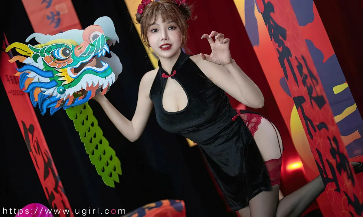 Xgyw.Org_[Ugirls爱尤物]No.2770_模特妮小妖新年主题黑色短旗袍配黑丝吊袜秀完美身材诱惑写真35P