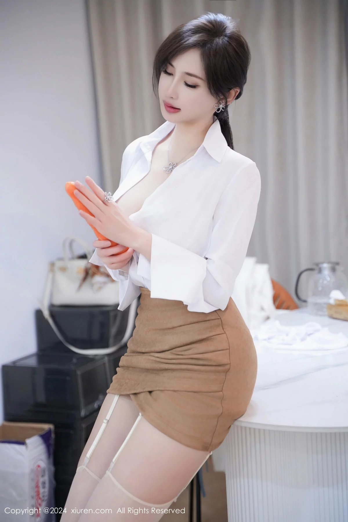 Xgyw.Org_XiuRen第8083期_女神Carol周妍希性感白色上衣配肉丝吊袜秀丰满身材诱惑写真96P