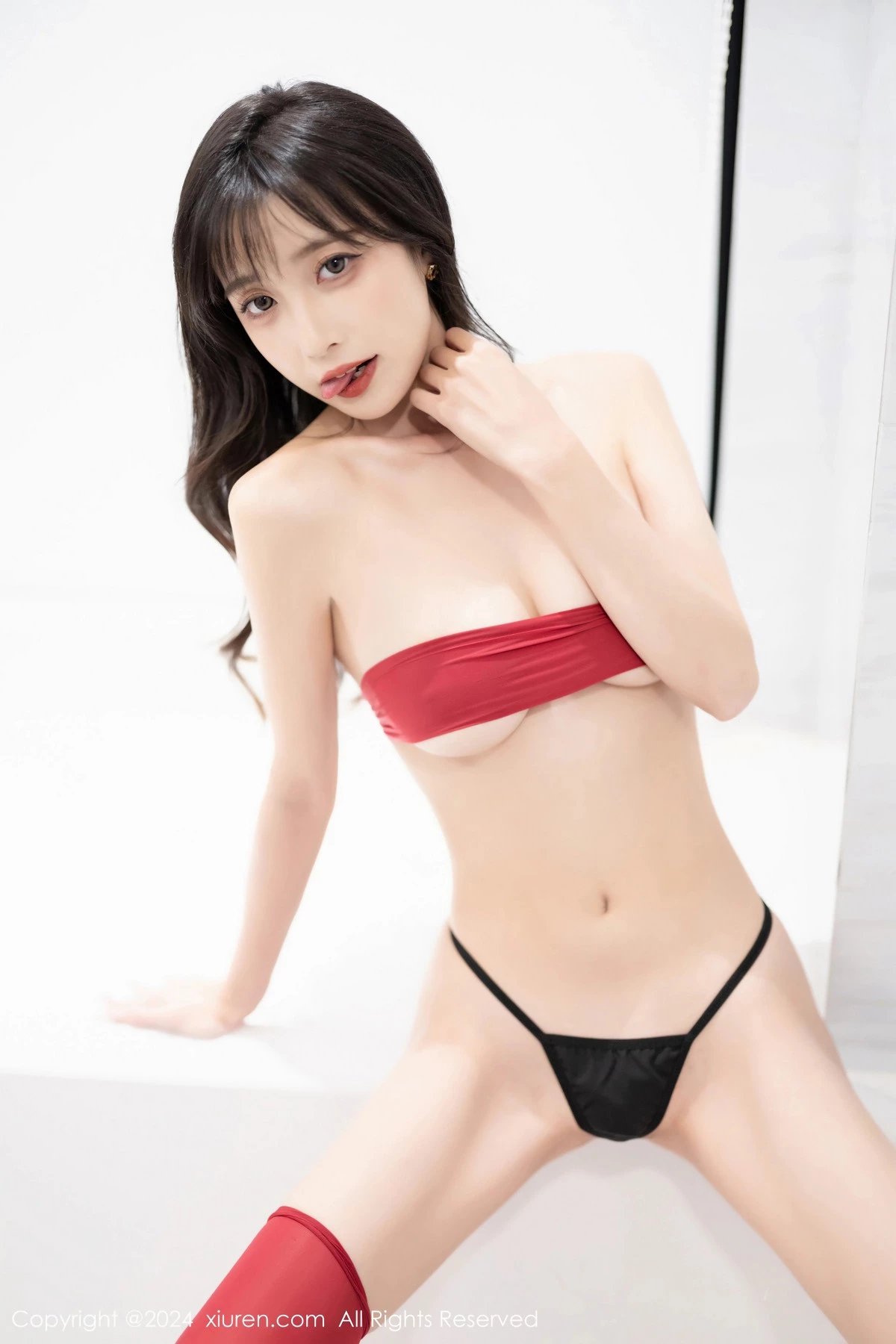 Xgyw.Org_XiuRen第8116期_模特林星阑红色服饰配黑丝袜+黑色情趣服配红丝袜迷人诱惑写真87P