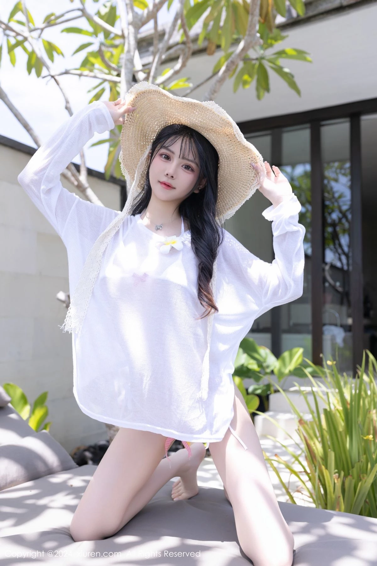 Xgyw.Org_XiuRen第8203期_模特幼幼户外脱性感白T露白色三点式泳衣秀完美身材极致诱惑写真80P