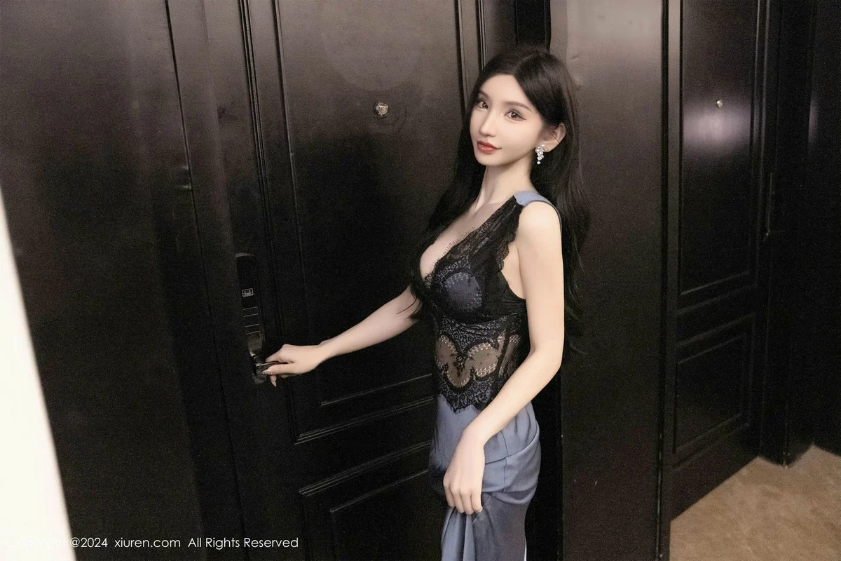 Xgyw.Org_XiuRen第8242期_女神周于希Sally性感蕾丝长裙+黑色薄纱连体衣秀完美身材诱惑写真115P