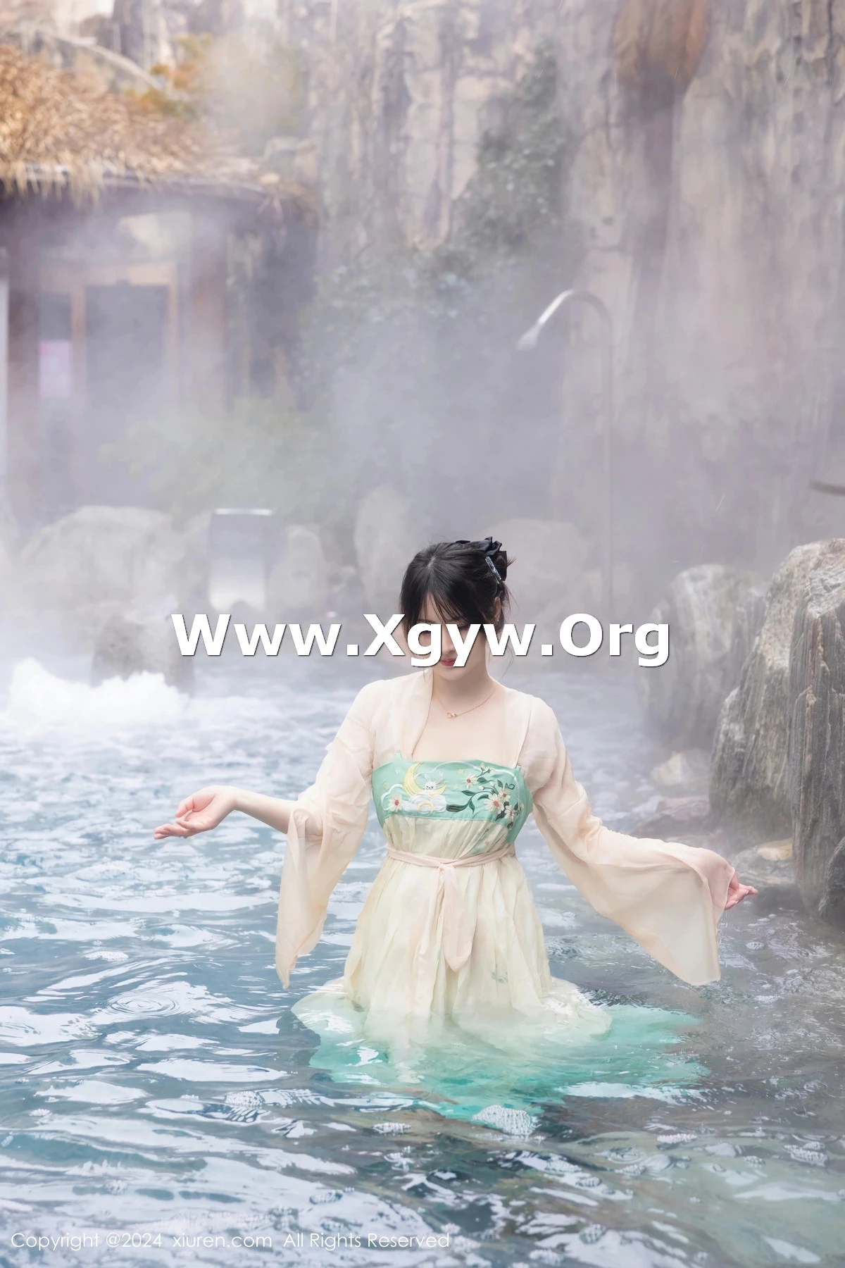 Xgyw.Org_XiuRen第8128期_模特诗诗kiki浴室场景性感古装情趣服饰秀丰腴有致身材诱惑写真82P