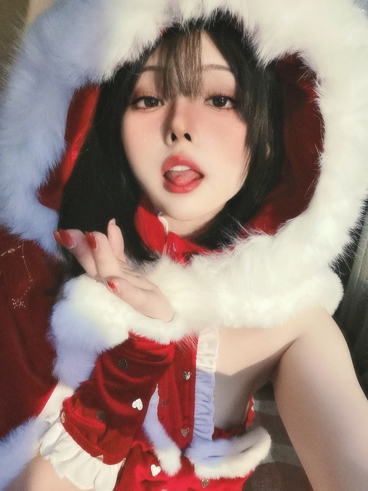 Xgyw.Org_网络美女Natsuko夏夏子圣诞雪精灵主题性感红色圣诞服饰配白丝袜秀丰满身材诱惑写真48P