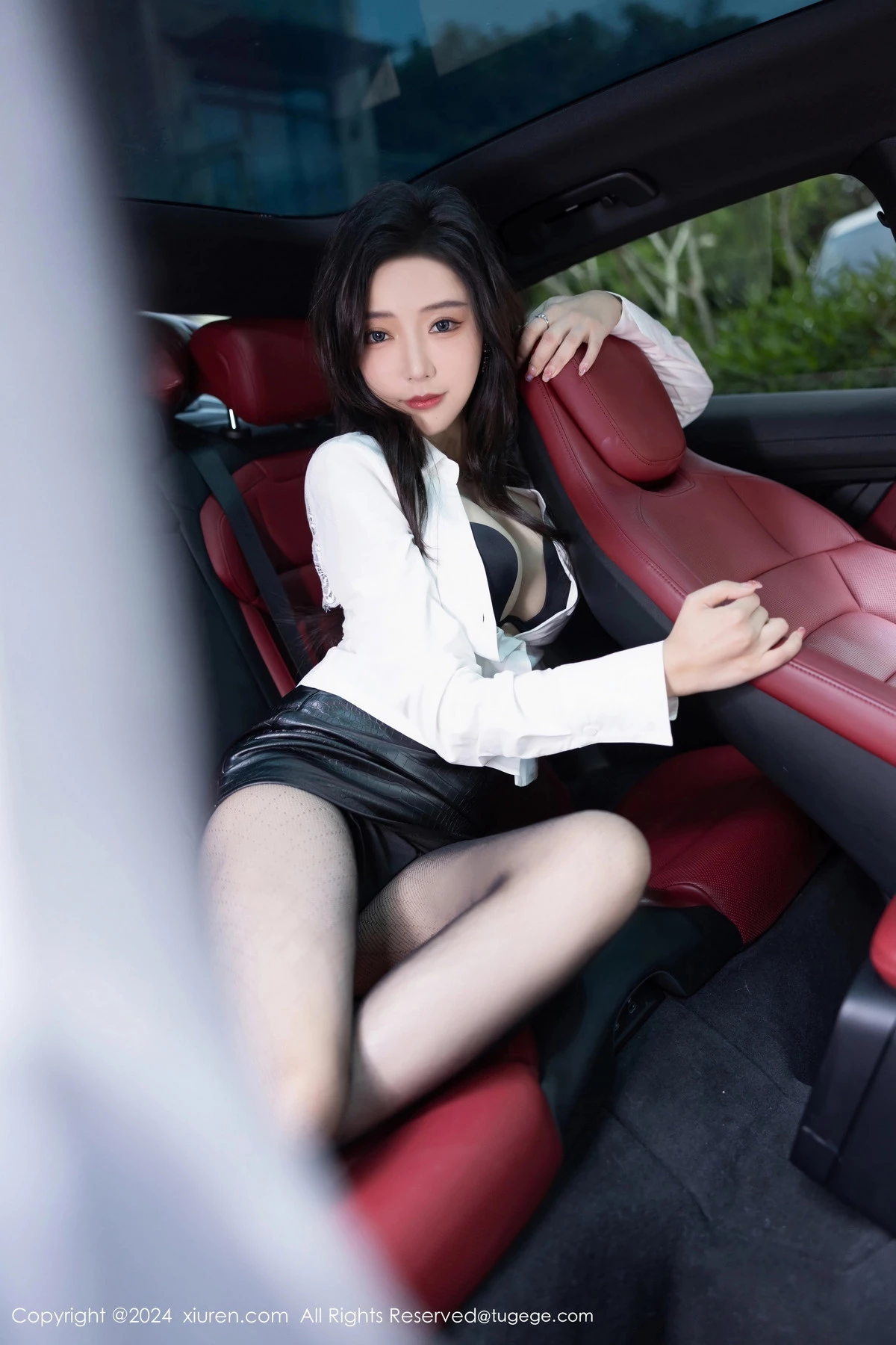 Xgyw.Org_XiuRen第8314期_女神王馨瑶yanni性感白衬衫配黑短裙露超薄黑丝秀美腿诱惑写真80P