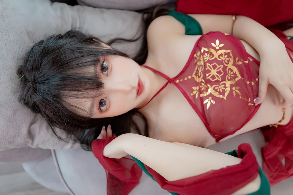 Xgyw.Org_萝莉美女神楽板真冬恋恋红尘主题性感红色薄纱布兜服饰配超薄黑丝秀完美身材诱惑写真75P