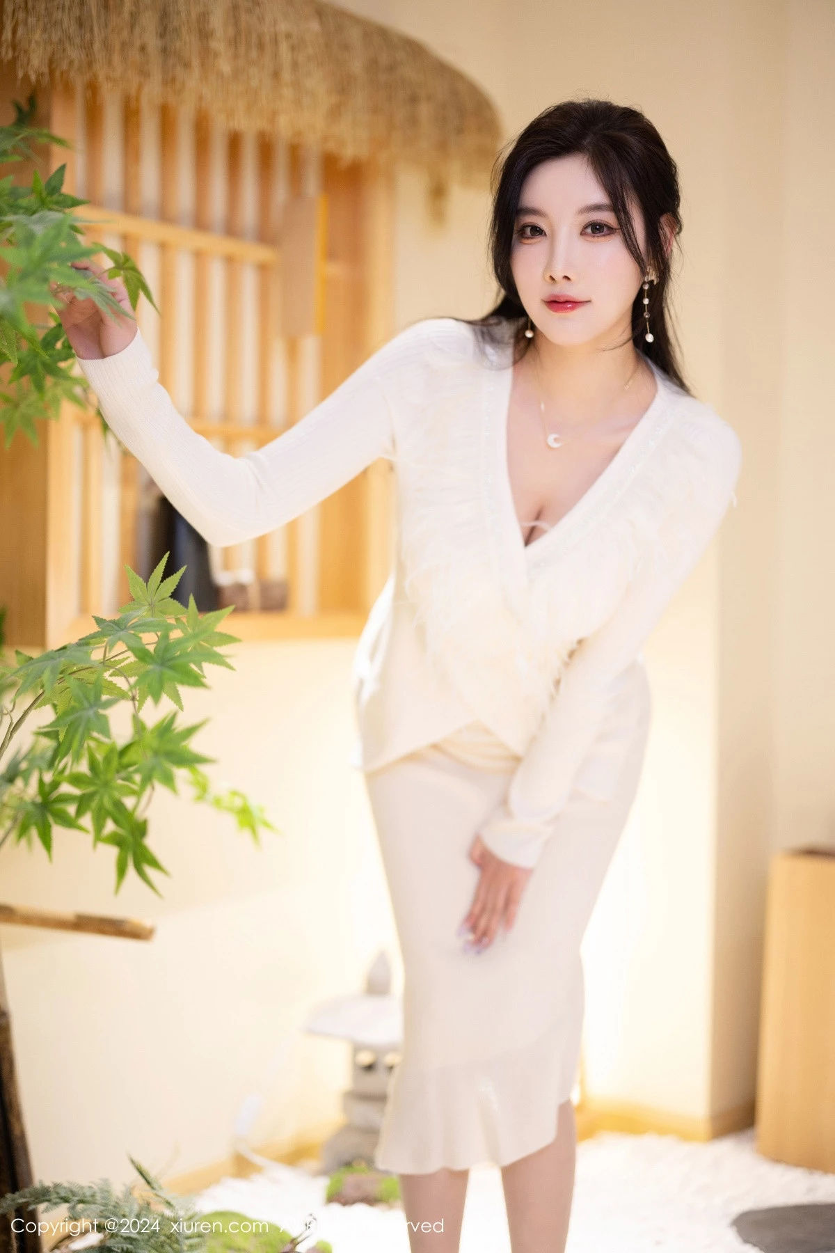 Xgyw.Org_XiuRen第8363期_女神杨晨晨Yome白色连衣长裙+白色情趣薄纱秀丰腴身材诱惑写真82P