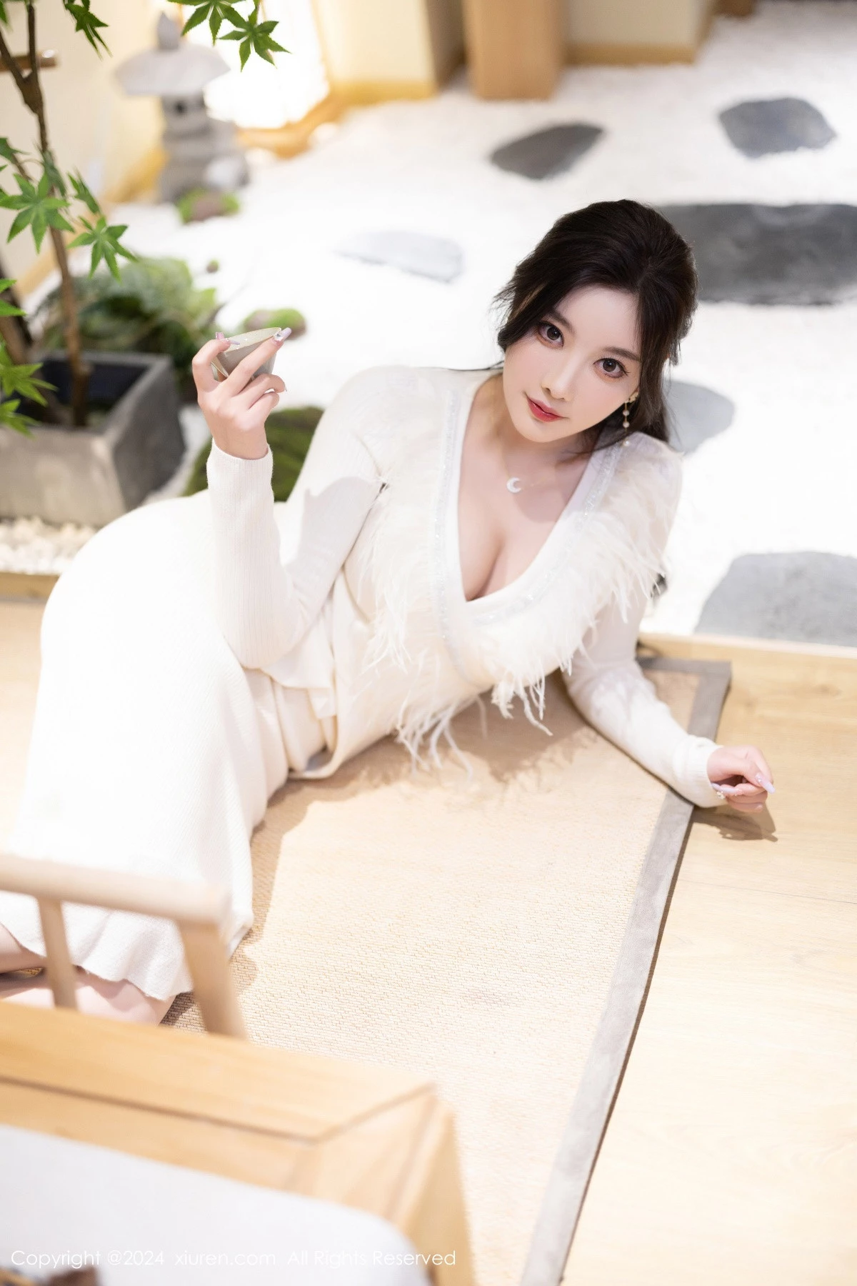 Xgyw.Org_XiuRen第8363期_女神杨晨晨Yome白色连衣长裙+白色情趣薄纱秀丰腴身材诱惑写真82P