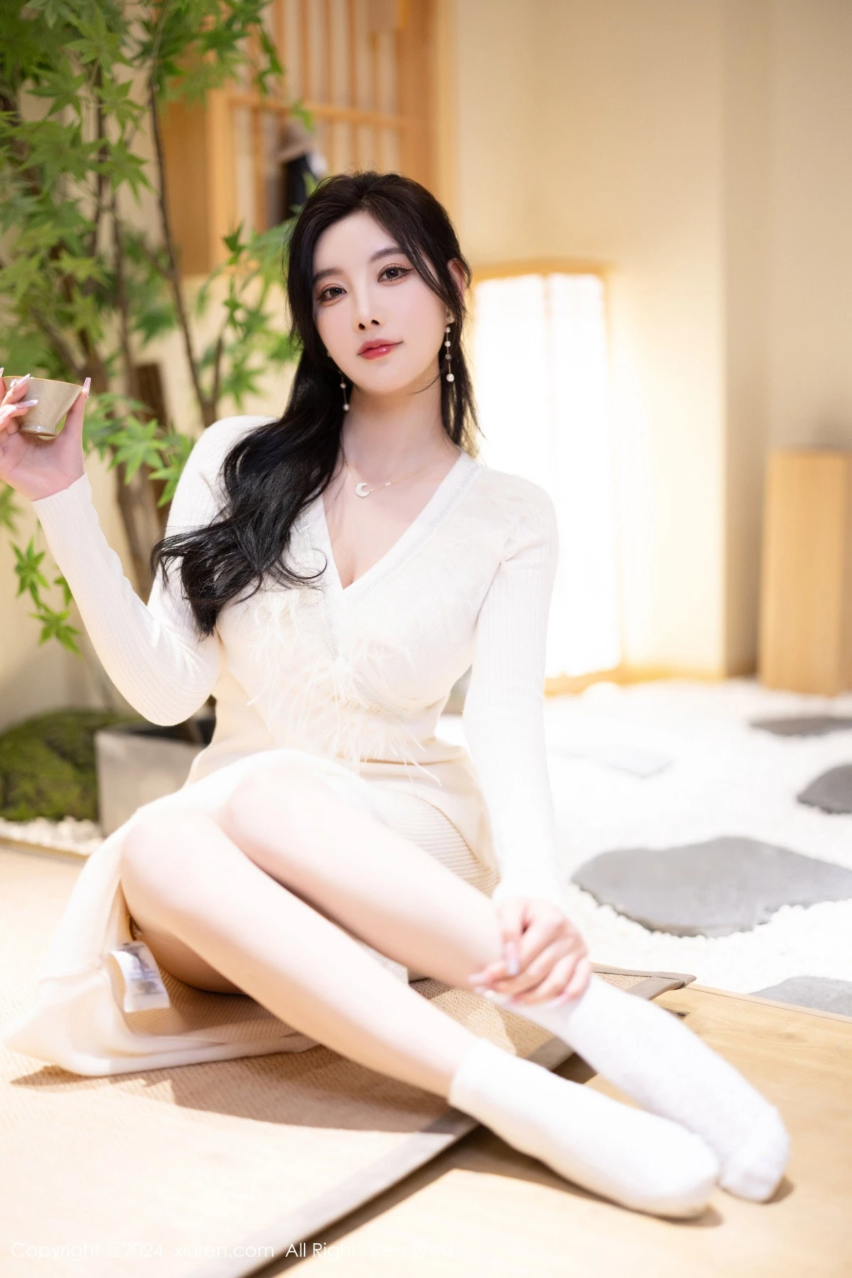 Xgyw.Org_XiuRen第8363期_女神杨晨晨Yome白色连衣长裙+白色情趣薄纱秀丰腴身材诱惑写真82P