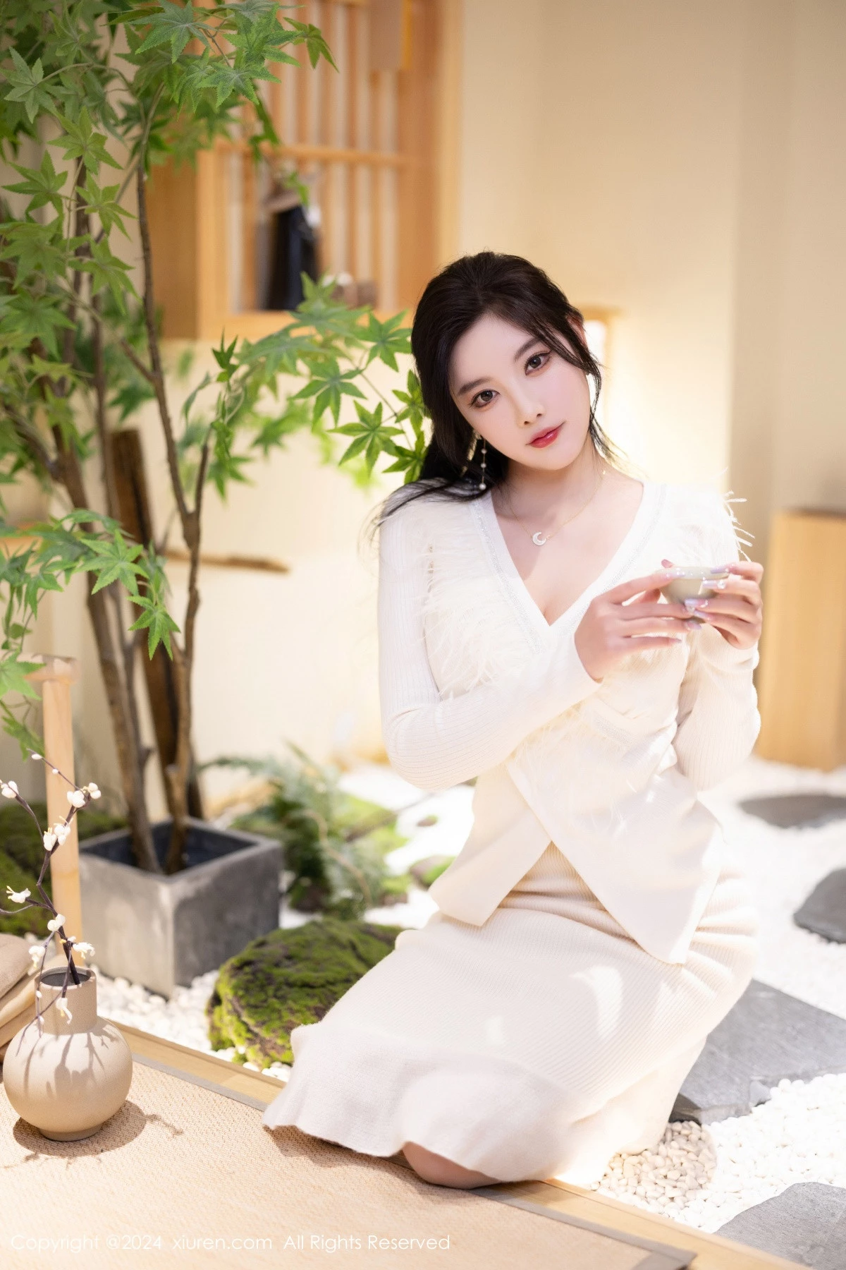 Xgyw.Org_XiuRen第8363期_女神杨晨晨Yome白色连衣长裙+白色情趣薄纱秀丰腴身材诱惑写真82P