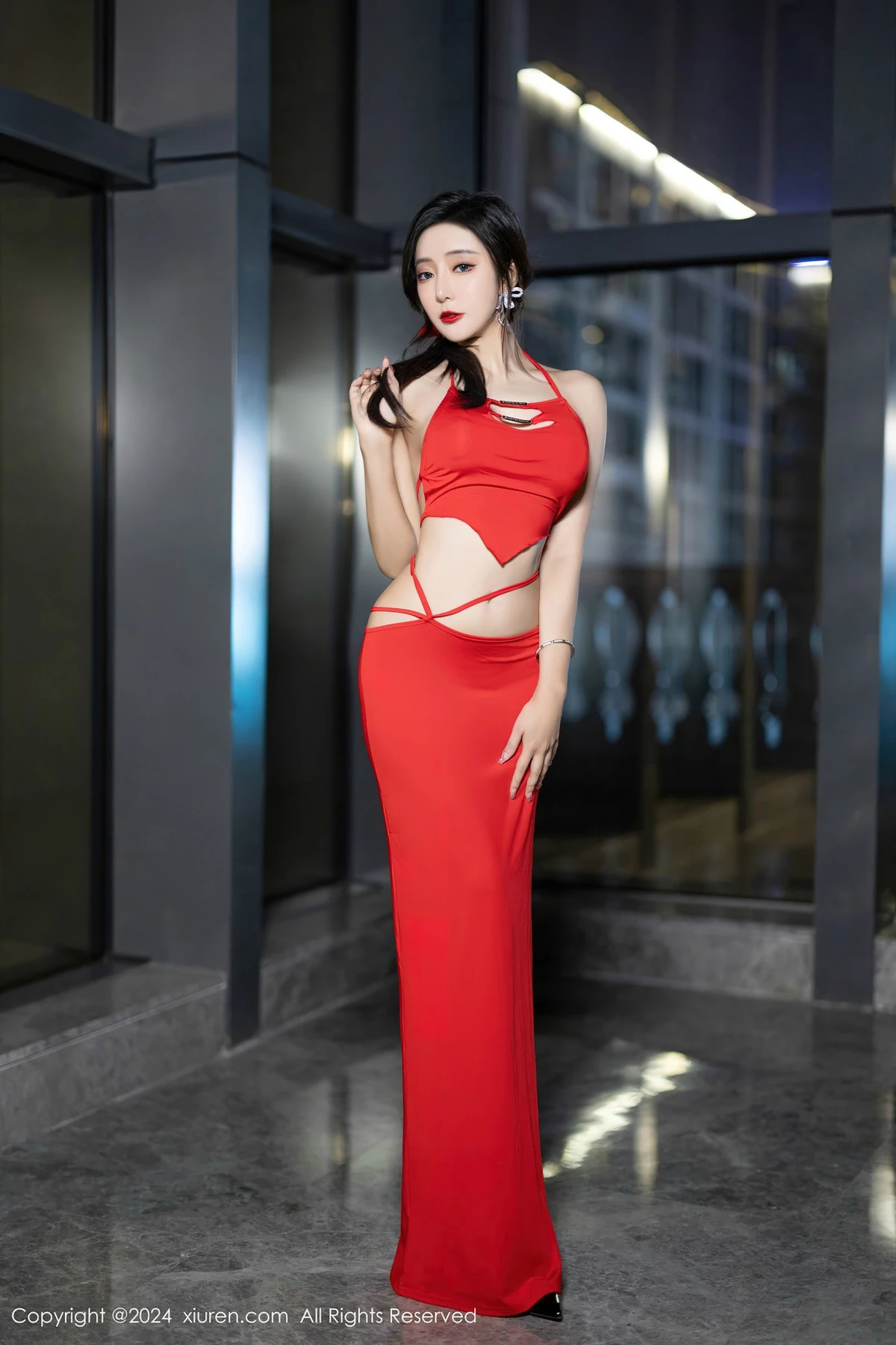 Xgyw.Org_XiuRen第8378期_女神王馨瑶yanni红色连衣裙+杏色轻透连衣裙秀完美身材诱惑写真80P