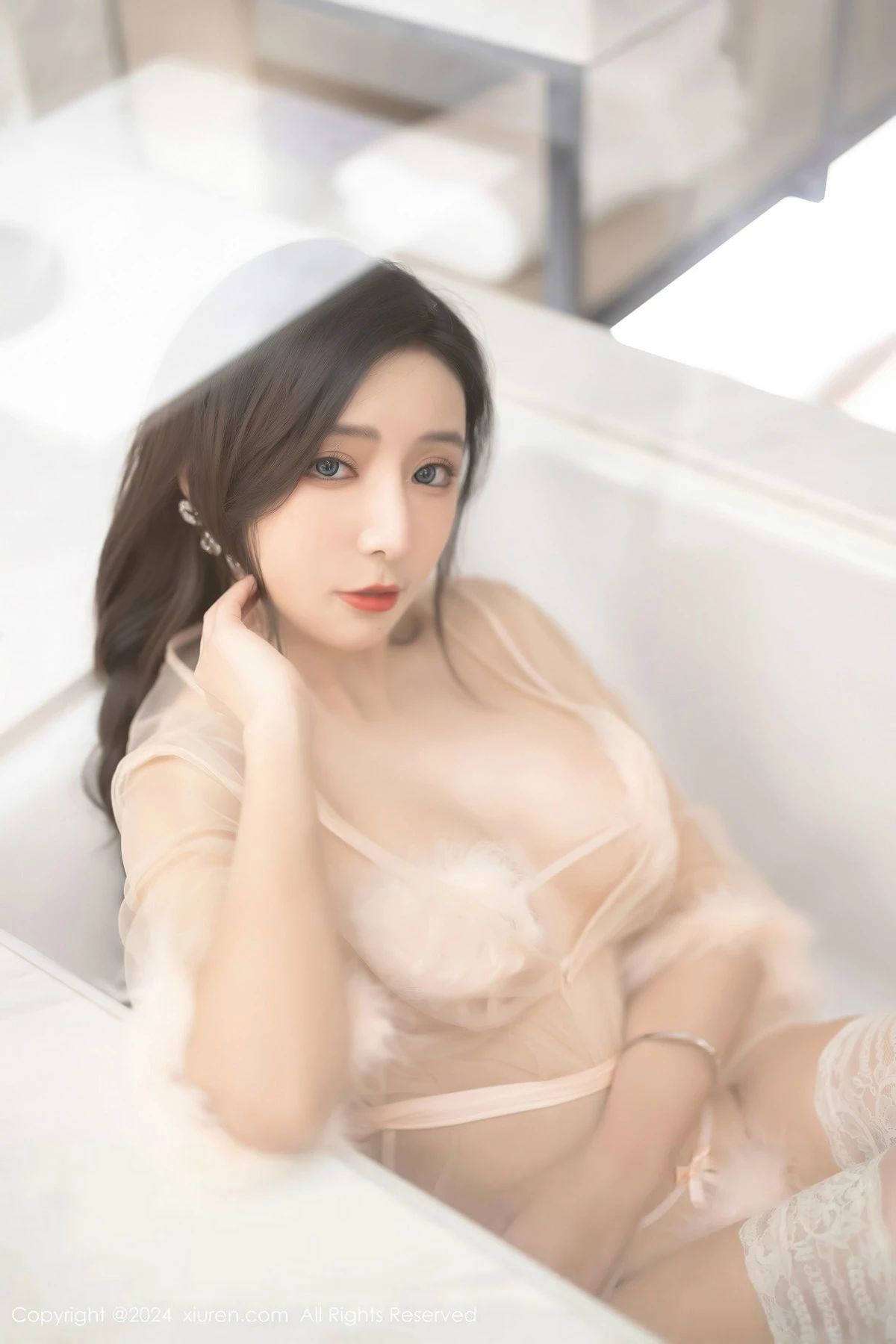 Xgyw.Org_XiuRen第8378期_女神王馨瑶yanni红色连衣裙+杏色轻透连衣裙秀完美身材诱惑写真80P