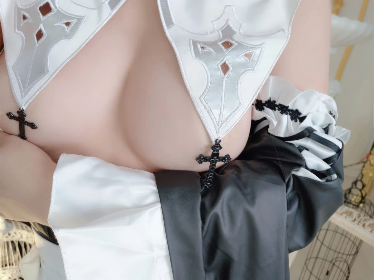 Xgyw.Org_Cosplay美女日奈娇2B奶盖女仆主题性感黑白情趣女仆装配白色腿袜秀完美身材诱惑写真86P