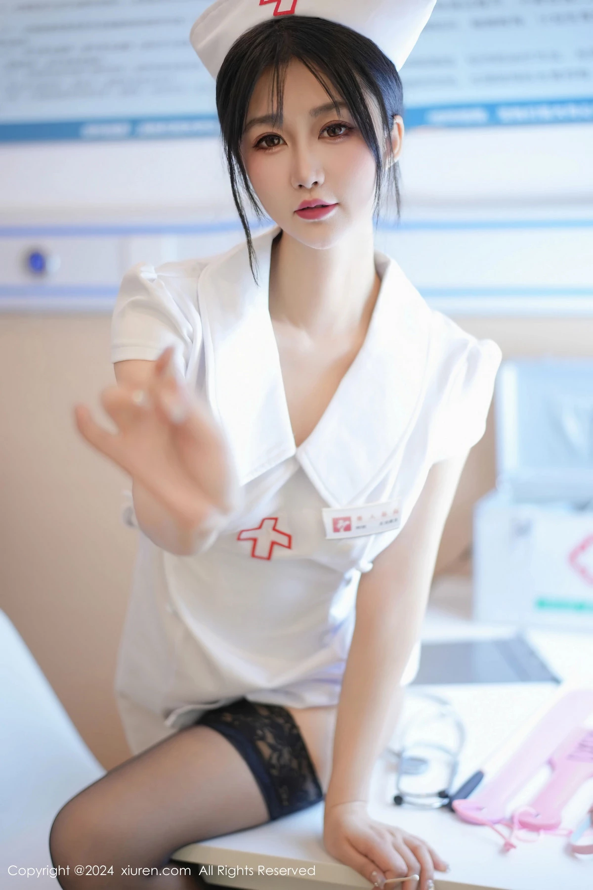 Xgyw.Org_XiuRen第8512期_模特laura阿姣性感白色护士服配黑丝袜半脱秀豪乳翘臀诱惑写真87P