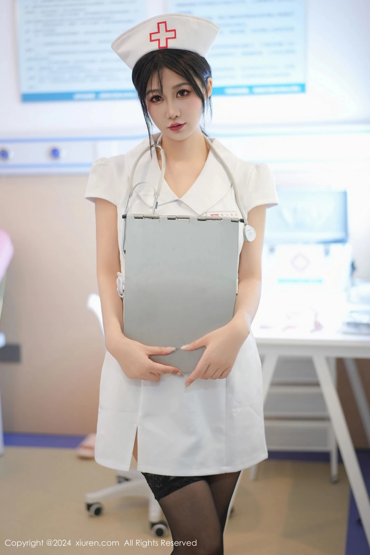 Xgyw.Org_XiuRen第8512期_模特laura阿姣性感白色护士服配黑丝袜半脱秀豪乳翘臀诱惑写真87P