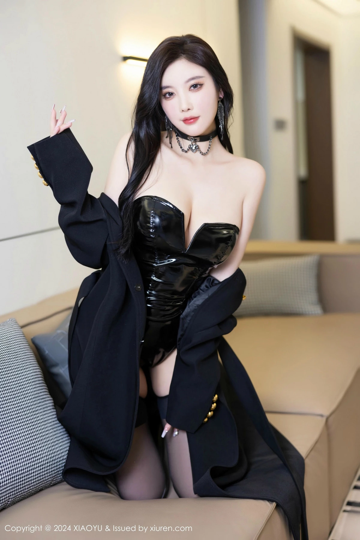 Xgyw.Org_[XiaoYu画语界]Vol.1241_女神杨晨晨Yome黑色外套露性感黑色皮质内衣秀丰腴身材诱惑写真85P