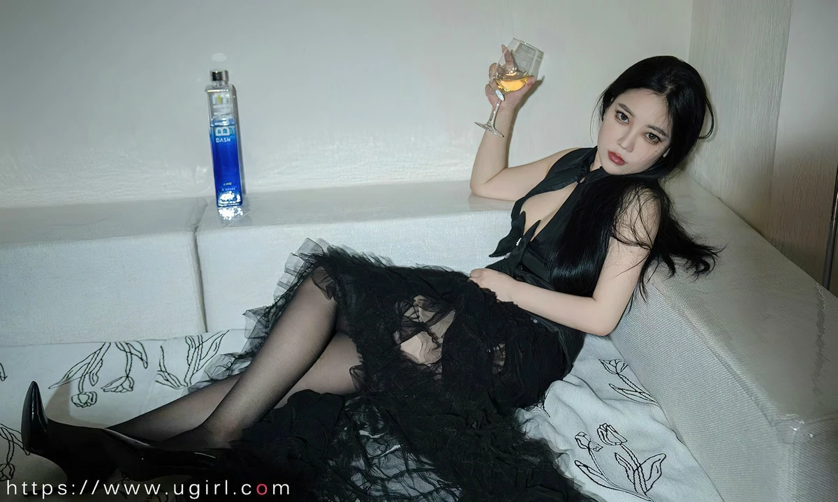 Xgyw.Org_[Ugirls爱尤物]No.2843_模特anna苏拉性感黑色露胸连体衣配黑丝袜秀完美身材诱惑写真35P