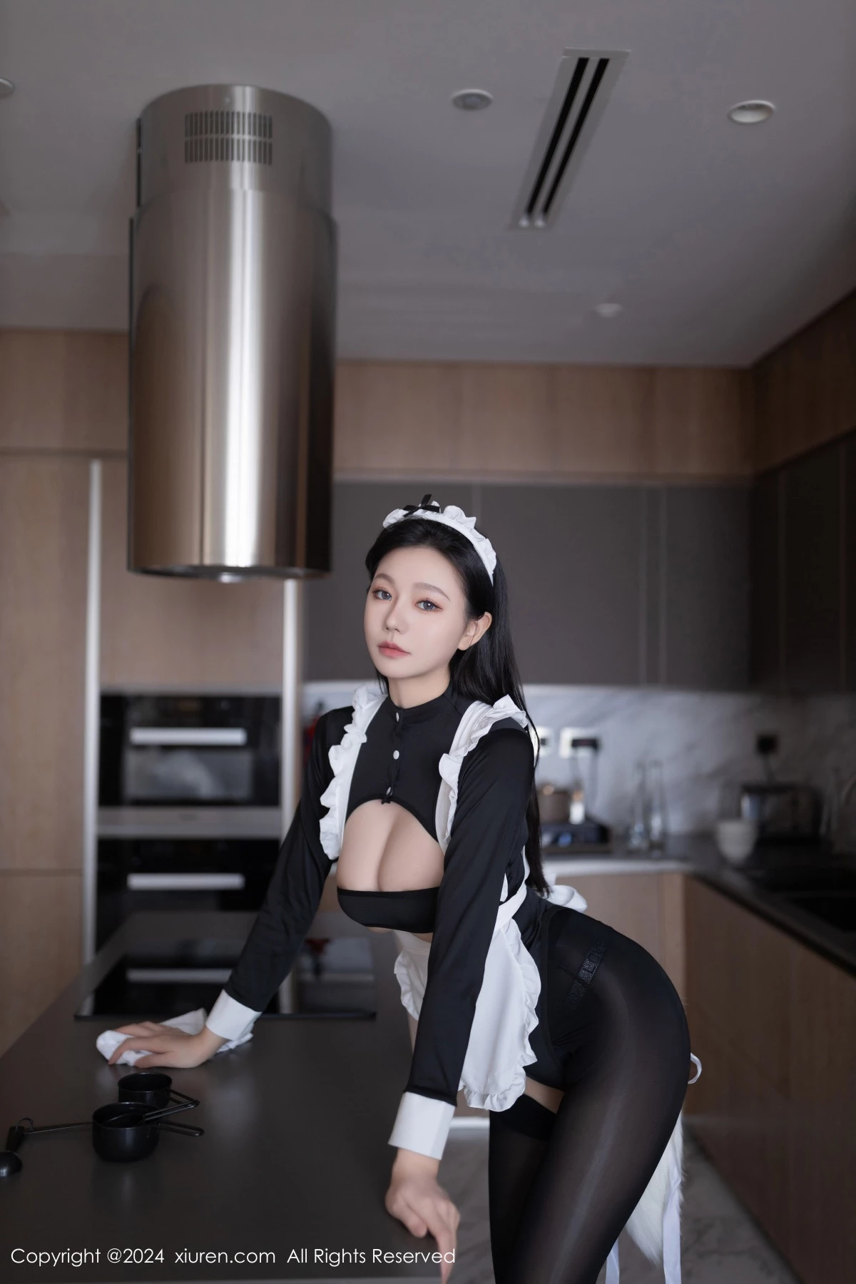 Xgyw.Org_XiuRen第8720期_模特安然anran性感黑色女仆服饰配黑丝裤袜秀柔美身段诱惑写真80P