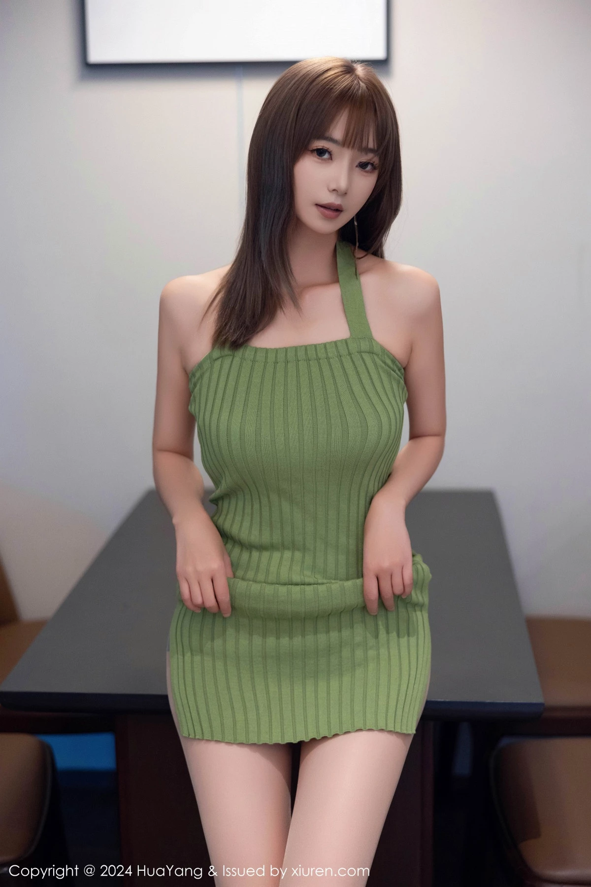 Xgyw.Org_[HuaYang花漾]Vol.600_女神宋-kiki性感绿色连衣短裙配超薄灰丝秀丰腴身材完美诱惑写真74P
