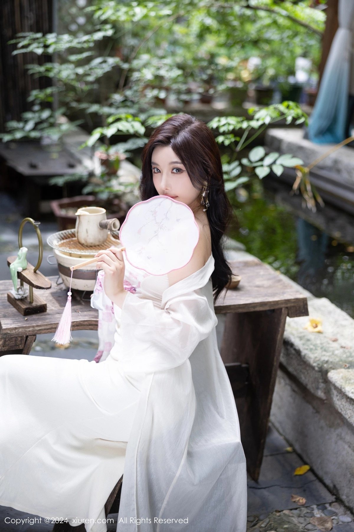 Xgyw.Org_XiuRen第8926期_女神杨晨晨Yome性感浅色连衣裙配开档肉丝秀完美身材诱惑写真80P