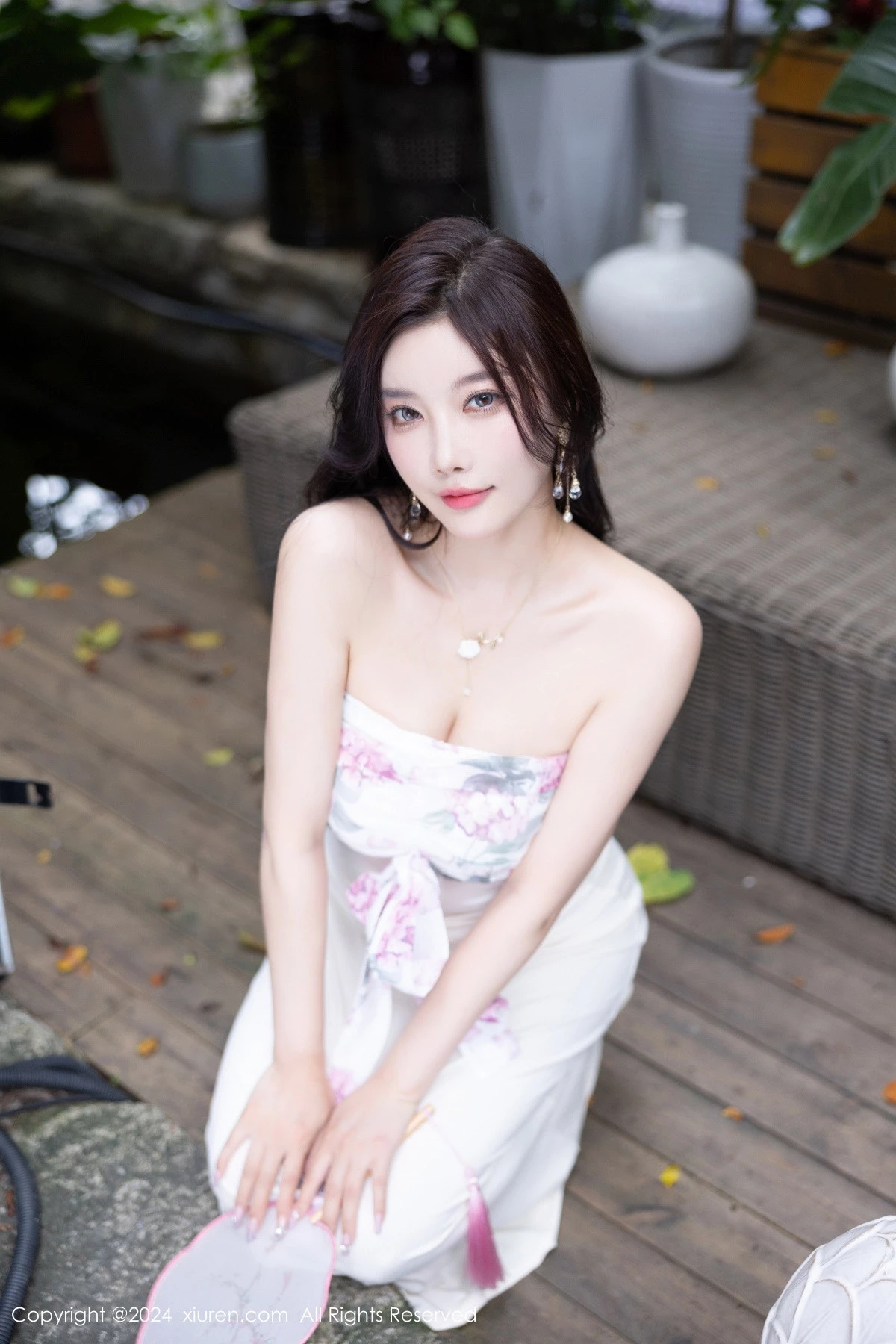 Xgyw.Org_XiuRen第8926期_女神杨晨晨Yome性感浅色连衣裙配开档肉丝秀完美身材诱惑写真80P