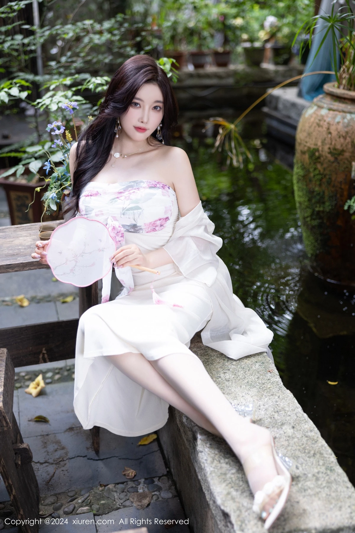 Xgyw.Org_XiuRen第8926期_女神杨晨晨Yome性感浅色连衣裙配开档肉丝秀完美身材诱惑写真80P