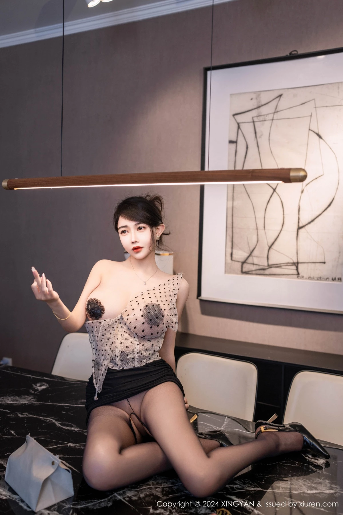 Xgyw.Org_[XINGYAN星颜社]VOL.275_模特李若汐ci性感黑白波点服饰配开档黑丝秀丰腴身姿诱惑写真80P