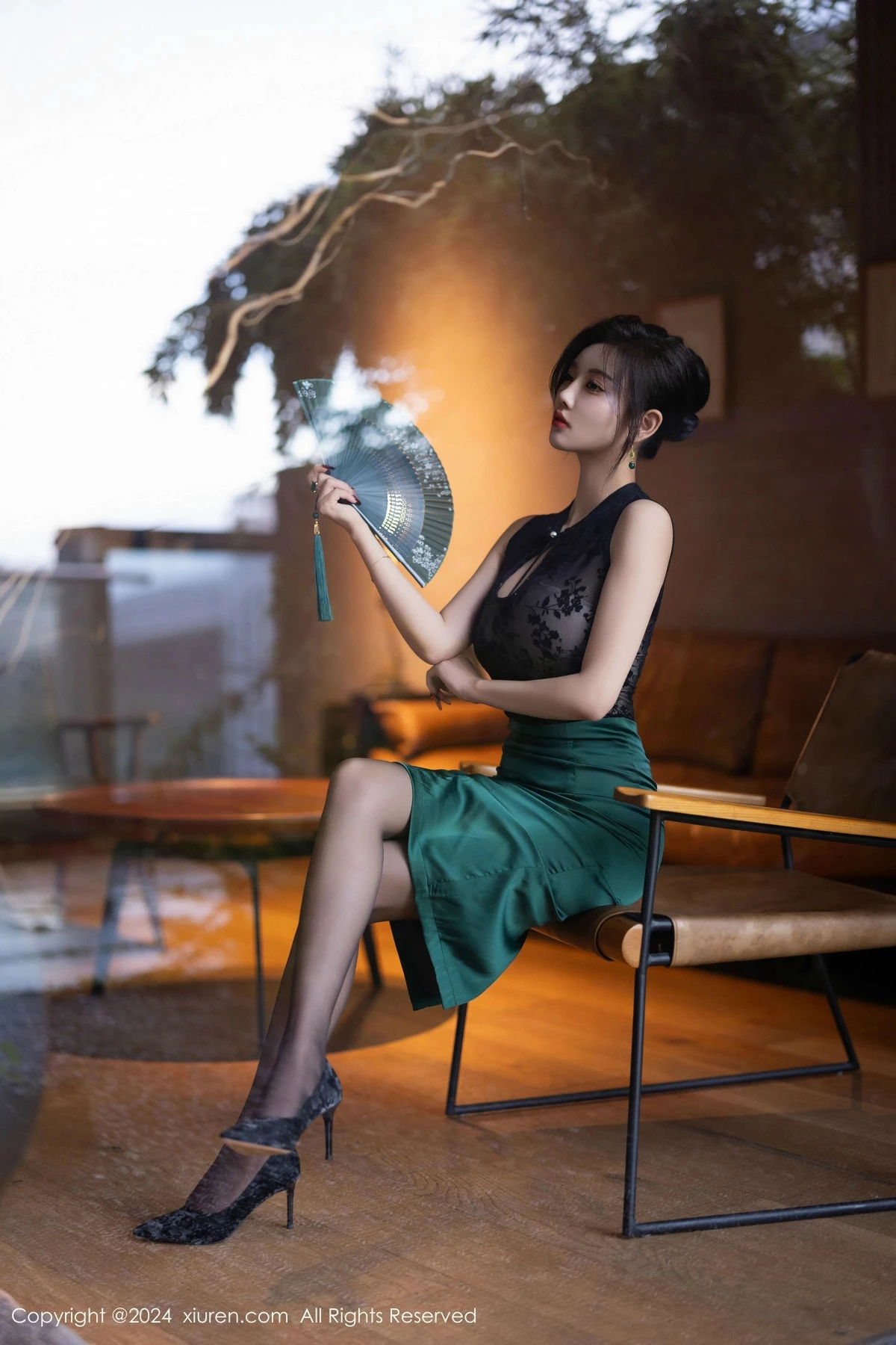 Xgyw.Org_XiuRen第9384期_女神杨晨晨Yome性感黑色蕾丝内衣配黑丝袜秀丰腴身材完美写真80P